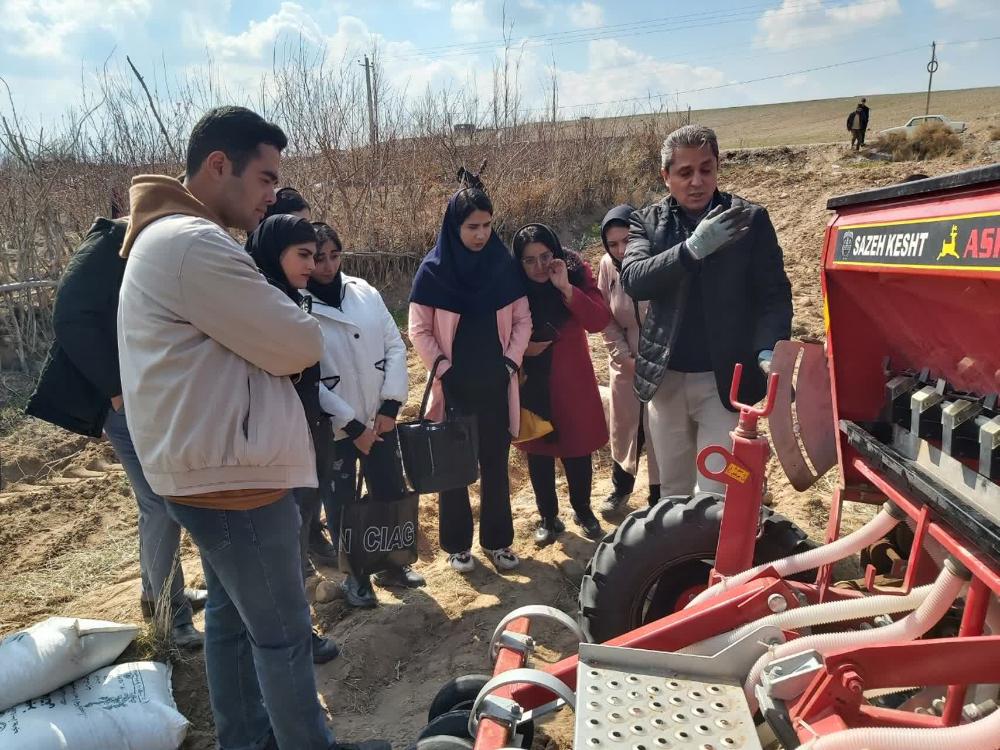 برگزاری کارگاه آموزشی کالیبراسیون خطی کار کشت مستقیم و کشت محصول نخود